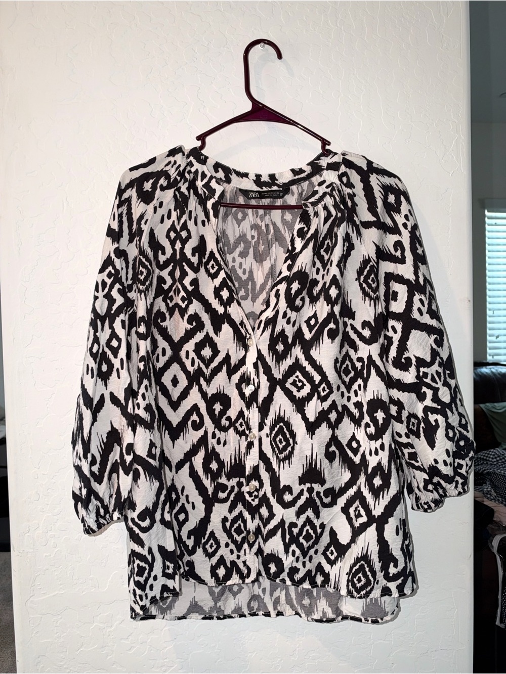 Zara Black and White Geometric V-Neck Blouse